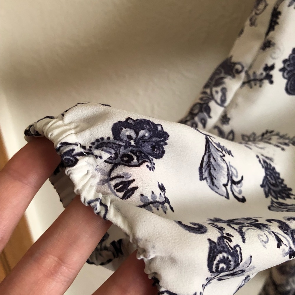 Patterned Blouse. - Picture 2 of 7